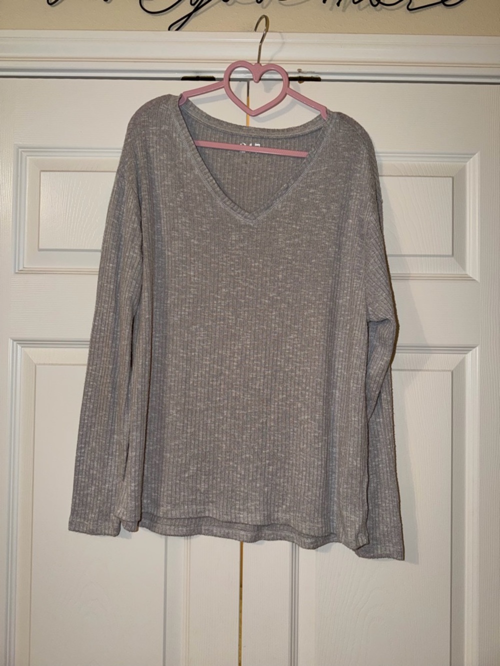 Maurices Light Gray Ribbed V-Neck Long Sleeve Top